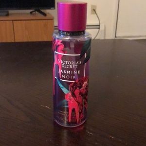 Victoria’s Secret Jasmine Noir fragrance mist